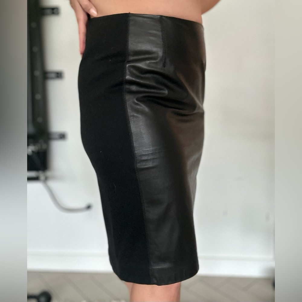 Ellen Tracy 100% Leather Pencil Skirt in size 6